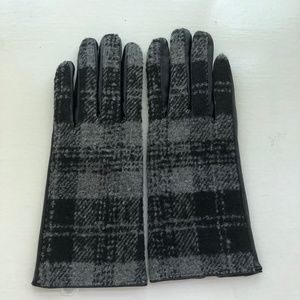 Mud Pie Fuzzy Plaid Wool Gloves in Gray